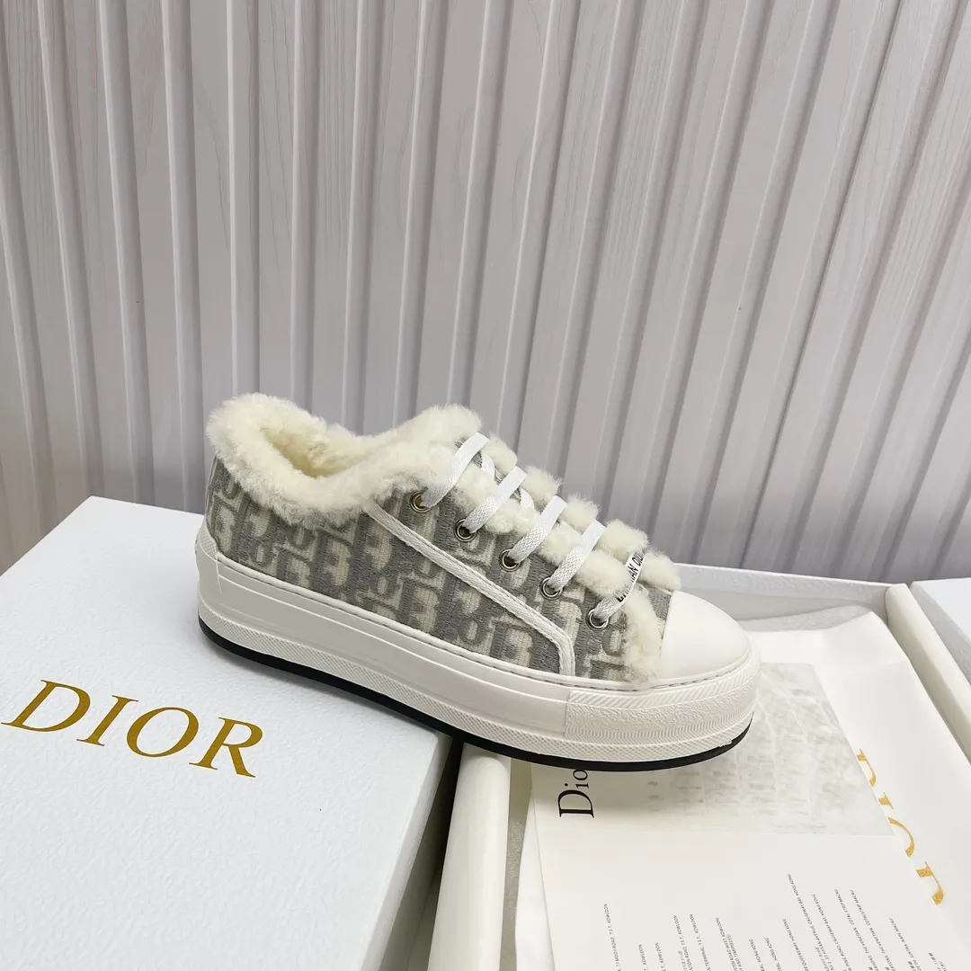 👟👟Ex-factory price 560👟👟 Ready-made high-quality Dior thick-soled sneakers with fully embroidered iconic patterns👟👟 ♦️Top quality in the market🎗Breaking hot item in foreign counters🎗Non-common imitation version in the market🎗🔳The fabric is made of Italian🇮🇹imported fabrics❗️Embroidered upper, original mold injection Logo frosted five-pointed star outsole🔳Inner wool injection molding mold Logo foam feet Code number: 35 to 41. 40 41 custom-made wool